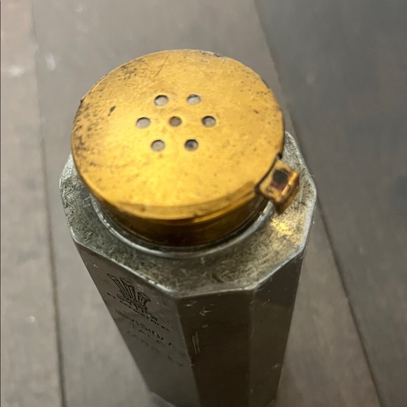 Yardley Invisible Talc Powder - Picture 3 of 8